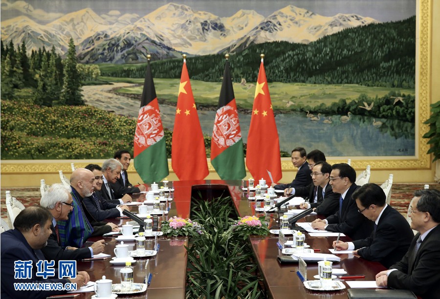 李克強會見阿富汗總統(tǒng)卡爾扎伊