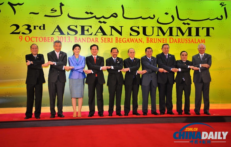 第23屆東盟峰會(huì)開(kāi)幕 東盟成員國(guó)領(lǐng)導(dǎo)人合影
