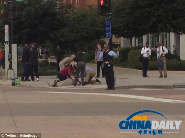 美國華盛頓海軍工廠發(fā)生槍擊案 10多人死傷兩嫌犯在逃