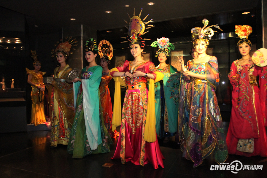 高清組圖:博物館奇妙之夜 和壁畫中人一起穿越