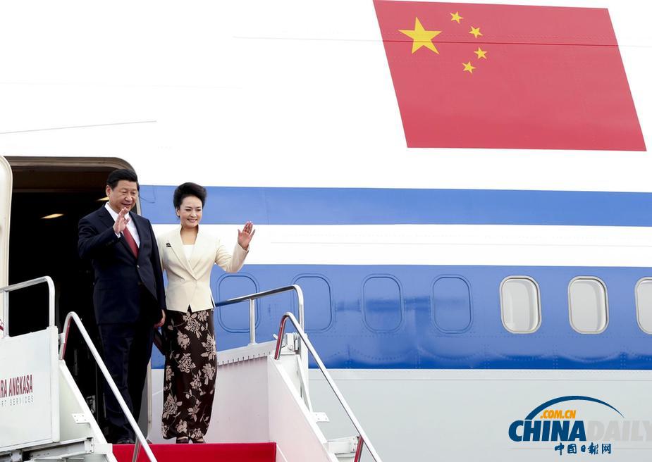 習(xí)近平抵達(dá)雅加達(dá)開始對印度尼西亞進(jìn)行國事訪問（圖）