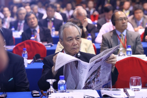 日方嘉賓閱讀《中國(guó)日?qǐng)?bào)》