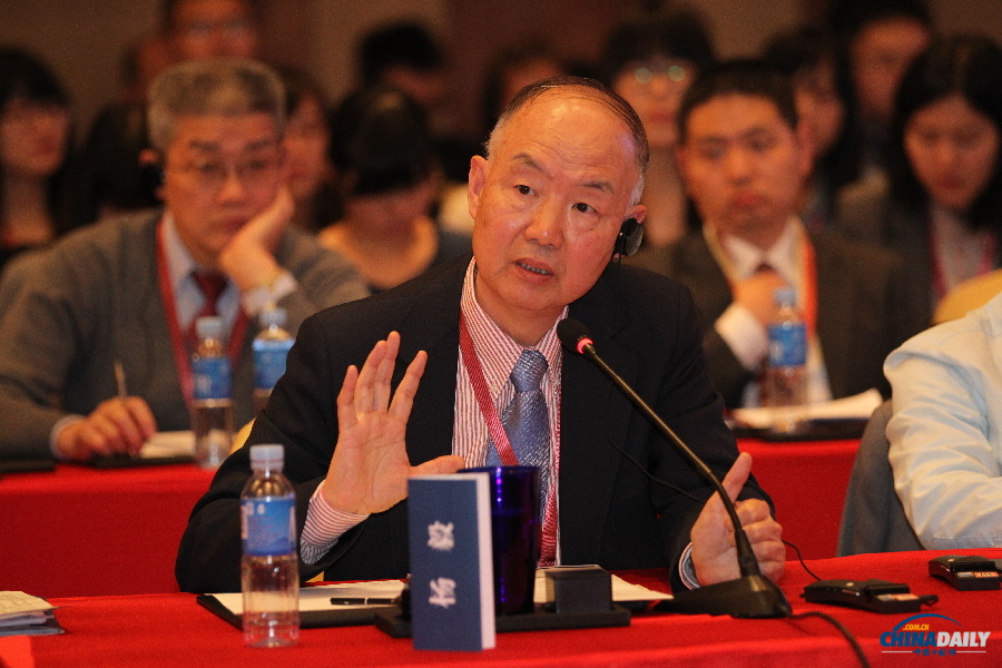 楊毅少將發(fā)表演講