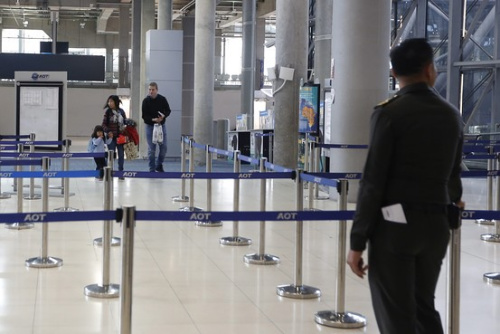 泰國(guó)政治動(dòng)亂加劇令游客反感 旅游業(yè)或?qū)⑾萃?圖)