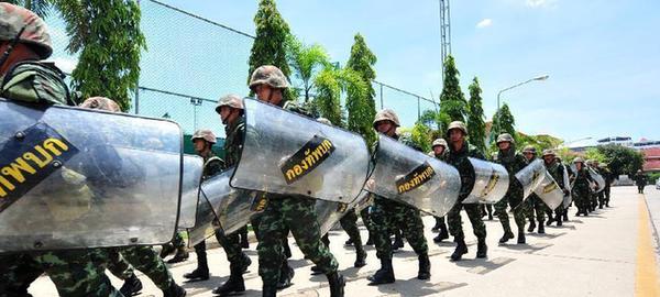 泰國軍方戒嚴(yán)后首次斡旋 實(shí)拍會(huì)談現(xiàn)場(chǎng)（高清）