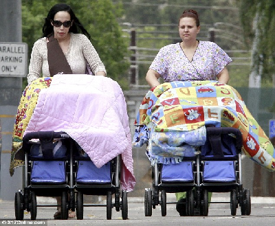 美國(guó)女子生下八胞胎 靠福利救濟(jì)獨(dú)自撫養(yǎng)14個(gè)孩子