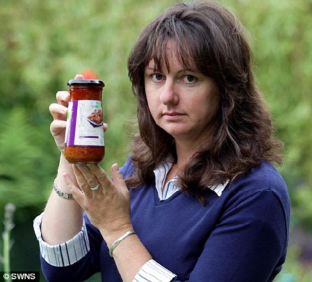 駭人聽(tīng)聞! 英主婦在罐頭中吃出一整只死耗子