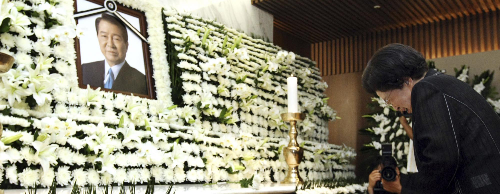 醫(yī)生稱金大中走得很安詳 國內(nèi)廣設(shè)靈堂寄哀思