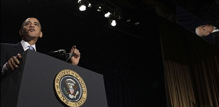 剛諷刺完奧巴馬自己就忘詞 佩林“瞄手心”戰(zhàn)術(shù)成笑柄