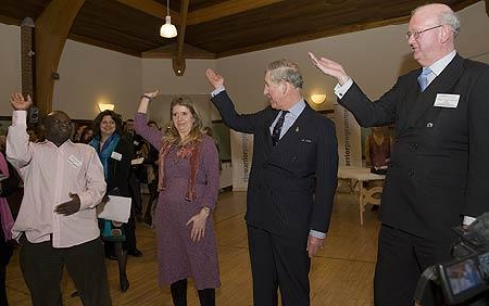 我傳統(tǒng)療法惠及英退伍士兵 查爾斯王儲學打太極