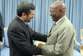 伊朗總統(tǒng)承諾幫助津巴布韋抵抗西方制裁