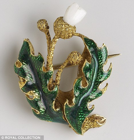 英維多利亞女王珠寶真酷 子女乳牙“點(diǎn)睛”