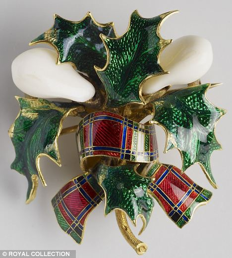 英維多利亞女王珠寶真酷 子女乳牙“點(diǎn)睛”