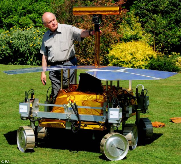 英國(guó)展示火星漫游車 2018年進(jìn)軍紅色星球