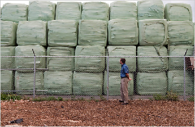夏威夷島遭遇垃圾危機(jī) 2萬(wàn)噸垃圾被迫自行焚燒填埋
