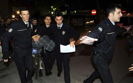 美聯(lián)航飛機因咖啡打翻迫降 土耳其航班乘客制止劫機