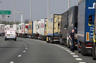 法漁民示威致英吉利海峽交通癱瘓 工會(huì)威脅封隧道