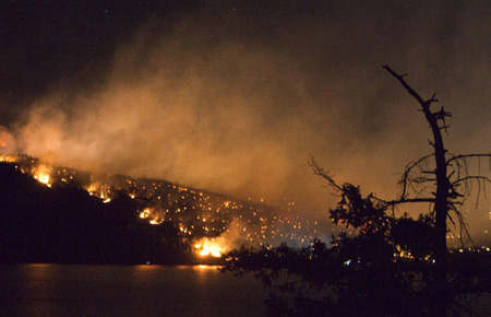 加拿大森林大火致6500戶(hù)家庭撤離