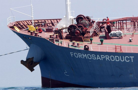 馬來西亞在我國(guó)出事油輪內(nèi)發(fā)現(xiàn)2具遺體(圖)