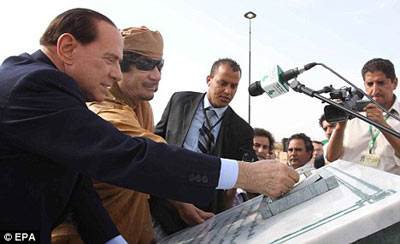 意總理強硬回應性丑聞 否認招妓自詡為“超人”