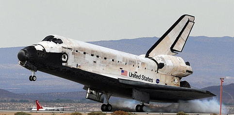 “發(fā)現(xiàn)”號(hào)航天飛機(jī)著陸[組圖]