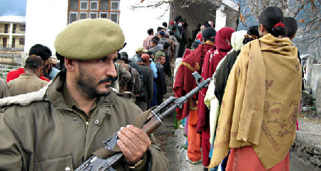 巴克什米爾一選舉辦公室遭手榴彈襲擊 1死10傷