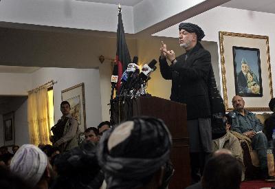 阿總統(tǒng)卡爾扎伊威脅加入塔利班 與美國分歧加深