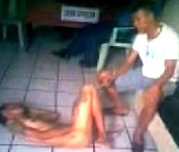 菲曝光警察對嫌犯施暴視頻 連打帶罵還有性虐待