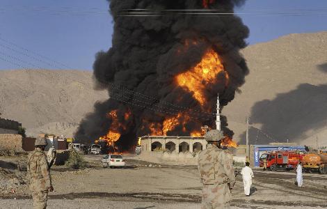 北約后勤車(chē)隊(duì)巴基斯坦遇襲 美將調(diào)查上月越境空襲事件