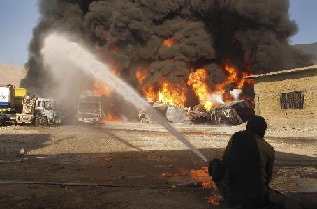 北約后勤車(chē)隊(duì)巴基斯坦遇襲 美將調(diào)查上月越境空襲事件