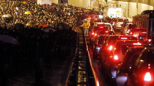 意英兩國(guó)教育改革惹麻煩 大批學(xué)生抗議游行