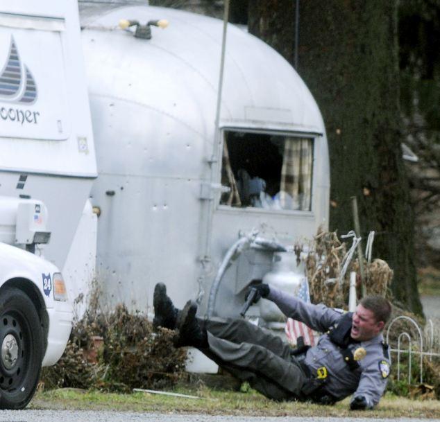美停車場(chǎng)元旦發(fā)生激烈槍戰(zhàn) 警方1死1傷嫌犯被擊斃