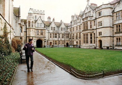 招黑人新生太少！英首相炮轟母校牛津大學(xué)