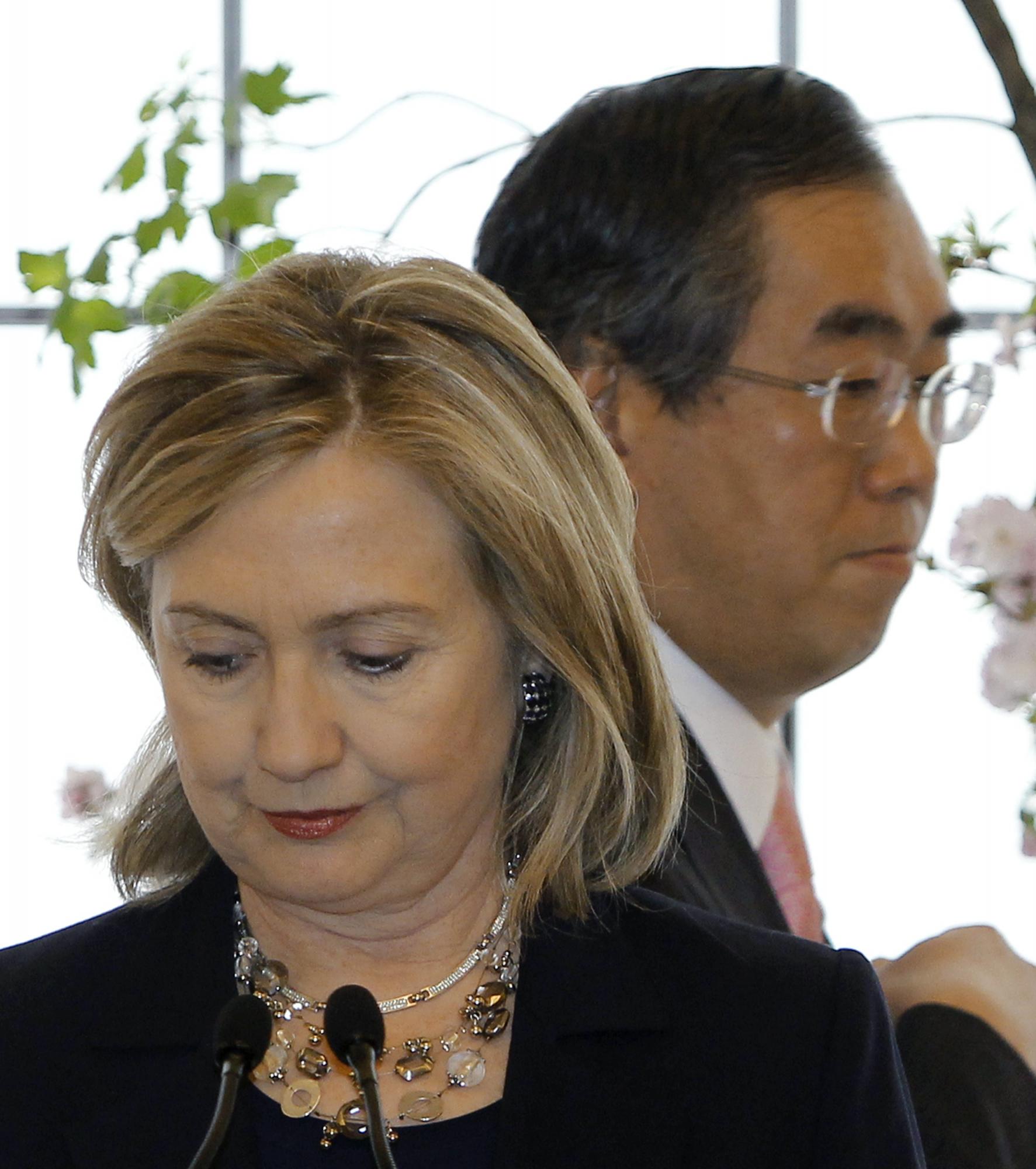 東電首次給出核事故處理時(shí)間表 希拉里訪(fǎng)問(wèn)災(zāi)后日本