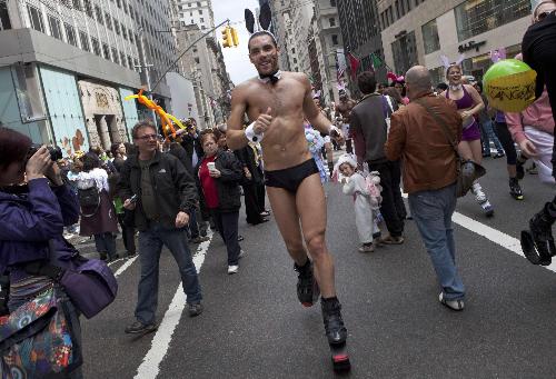 西方各國慶祝復活節(jié) 祈禱游行相得益彰畫卷多彩