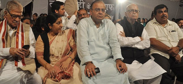 印度瑜伽大師絕食抗議腐敗 4萬(wàn)追隨者遭暴力驅(qū)散