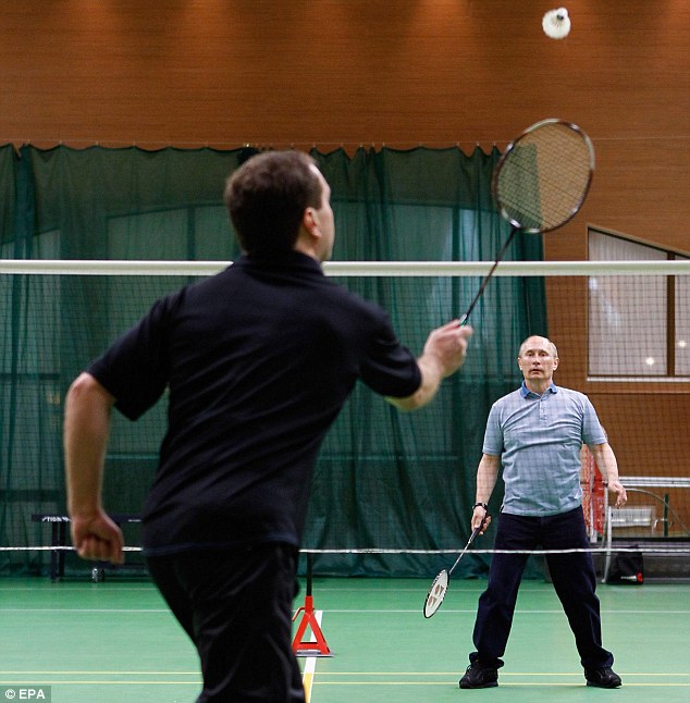 圖：梅普再秀“哥倆好” 莫斯科市郊騎單車切磋球技