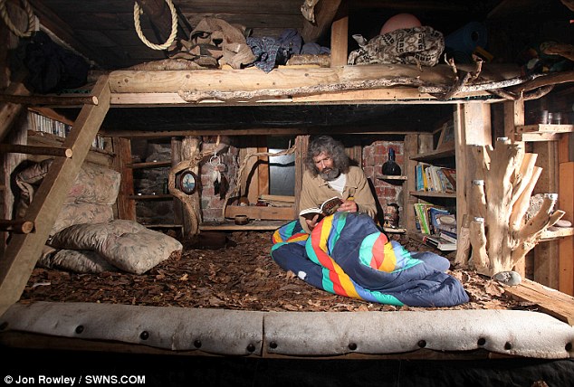 26年隱居森林過(guò)野人生活 英現(xiàn)代“魯濱遜”恐遭驅(qū)趕