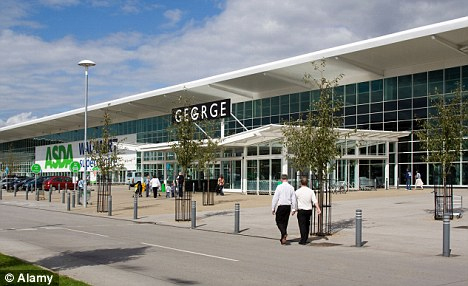 英國富商酒駕拒捕豪車賄賂警察 機關(guān)算盡有錢難買鬼推磨