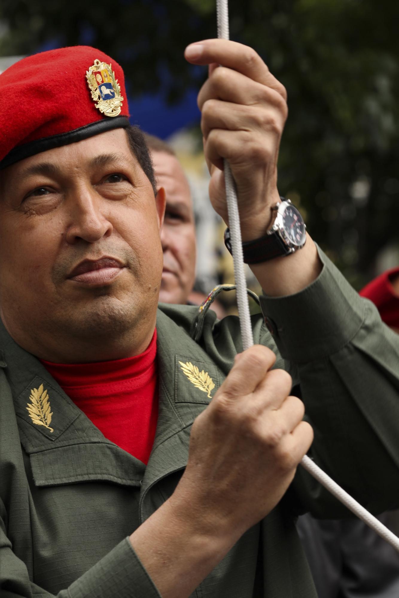 查韋斯出席慶典升國旗 赴巴西治療計(jì)劃遭批