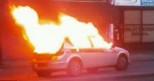 社交網(wǎng)絡(luò)、黑莓手機(jī)為英國“添亂” 騷亂參與者最小僅7歲