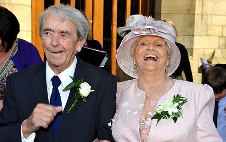 英國(guó)8旬老人網(wǎng)絡(luò)尋初戀 時(shí)隔65年浪漫攜手