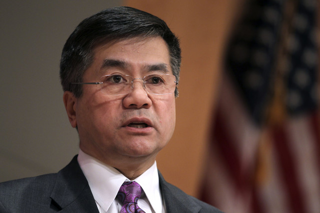 駱家輝暢談中美經(jīng)濟(jì)問題 歡迎更繁榮開放的中國