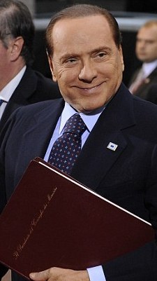 庭審文件曝老貝豪擲250萬(wàn)英鎊酬謝派對(duì)女郎