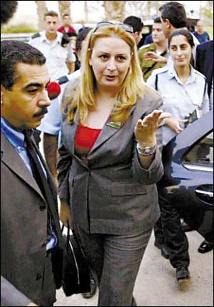 突尼斯對(duì)阿拉法特遺孀發(fā)出國(guó)際通緝令 指其涉貪