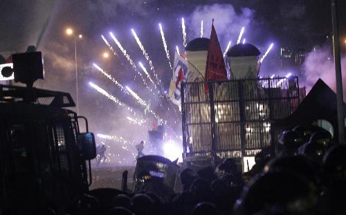 印度尼西亞數(shù)千民眾集會示威抗議油價(jià)上漲