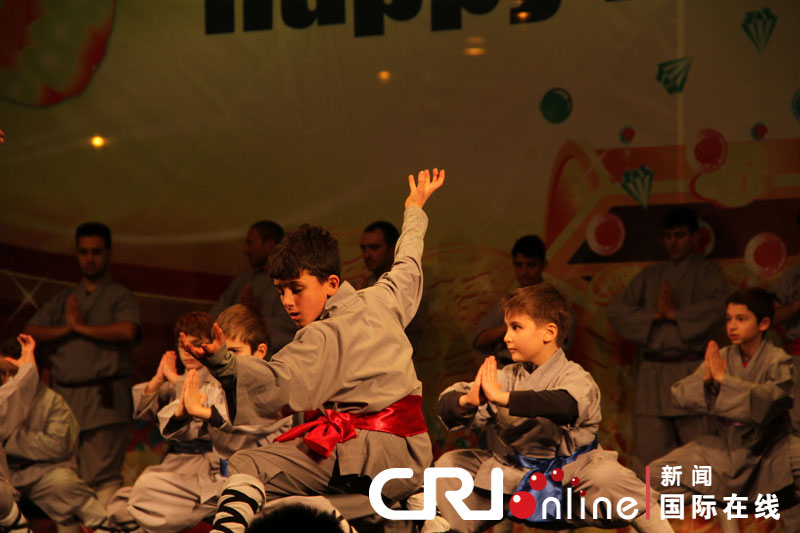 “歡樂春節(jié)”響徹羅馬 焰火表演照亮斗獸場(chǎng)