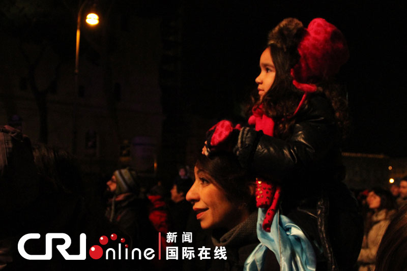 “歡樂春節(jié)”響徹羅馬 焰火表演照亮斗獸場(chǎng)