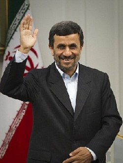 內(nèi)賈德稱愿做伊朗太空第一人 美議員諷其為