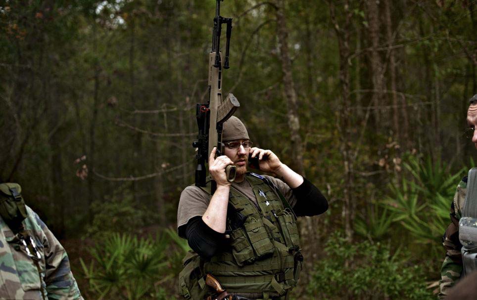 美訓(xùn)練營教你應(yīng)對世界末日 兒童學(xué)用突擊步槍